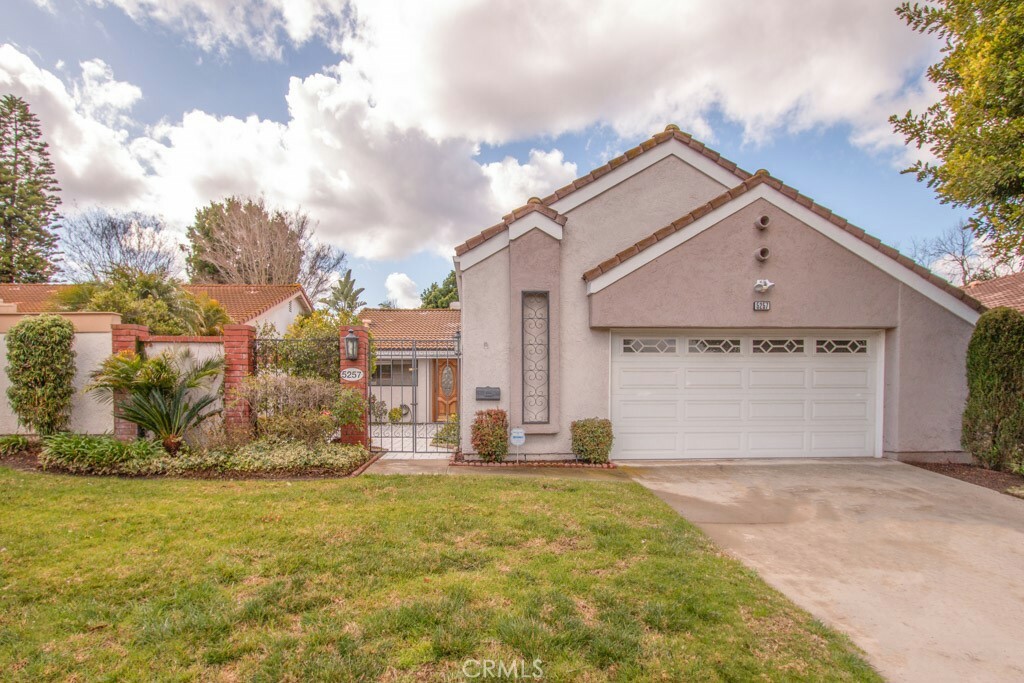 Property Photo:  5257 Duenas  CA 92637 