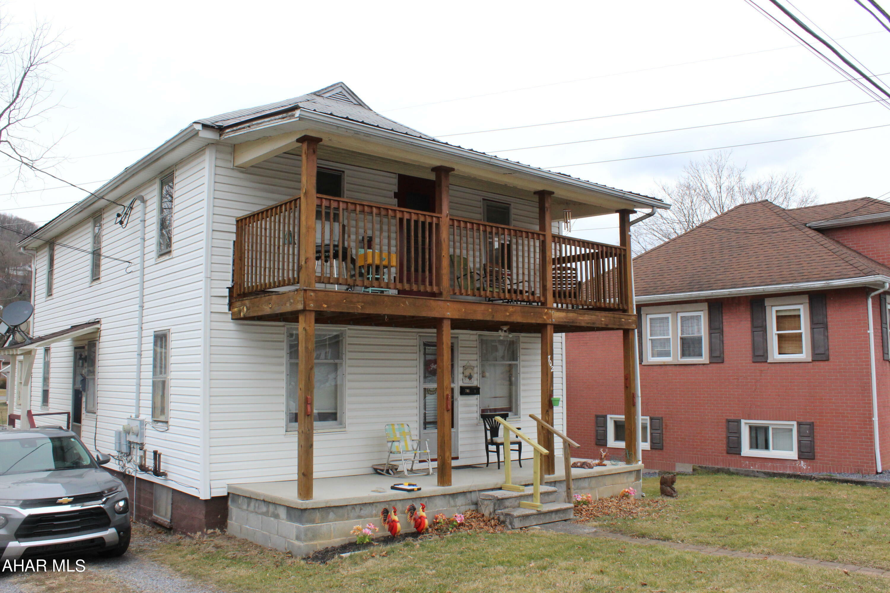 Property Photo:  702 Green Lane  PA 15522 