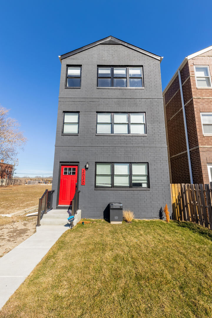 Property Photo: 3030 W Washington Boulevard IL 60612