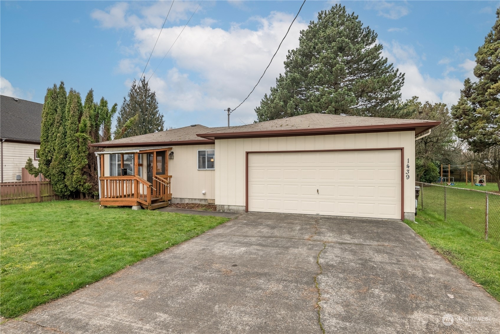 Property Photo:  1439 30th Avenue  WA 98632 