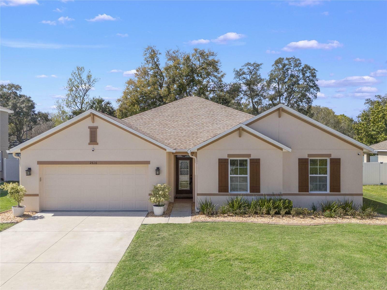 Property Photo: 2616 Summerglen Lane FL 32726