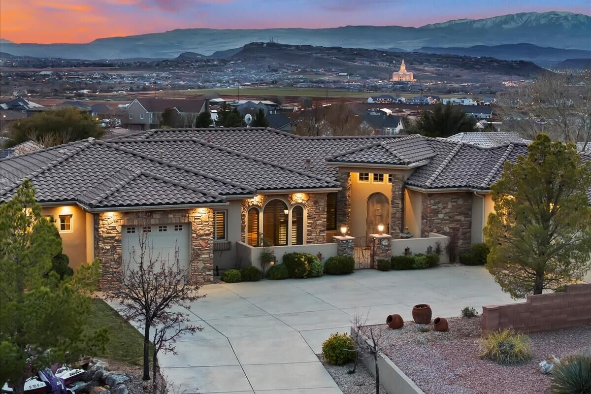 Property Photo: 3130 Mountain Crest Cir UT 84780