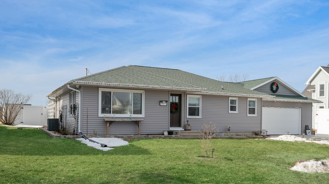 Property Photo:  309 2nd Avenue  IA 52206 