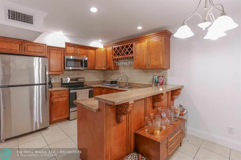 Property Photo:  58 N Canterbury Ln 58  FL 33319 