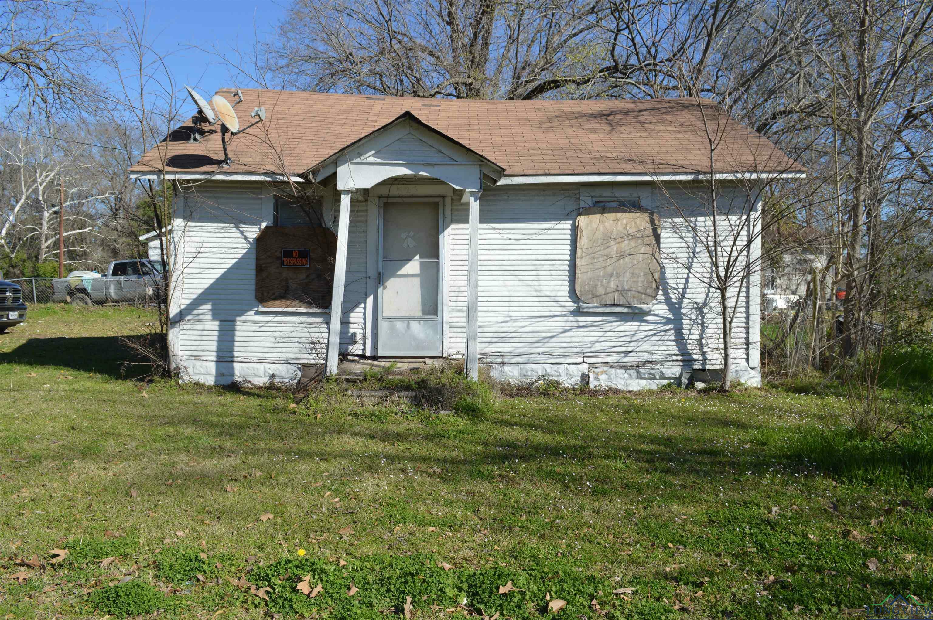 Property Photo:  725 Roberts  TX 75644 