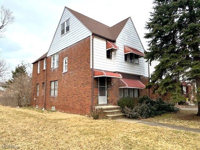 Property Photo:  19071 Meredith Avenue 2  OH 44119 