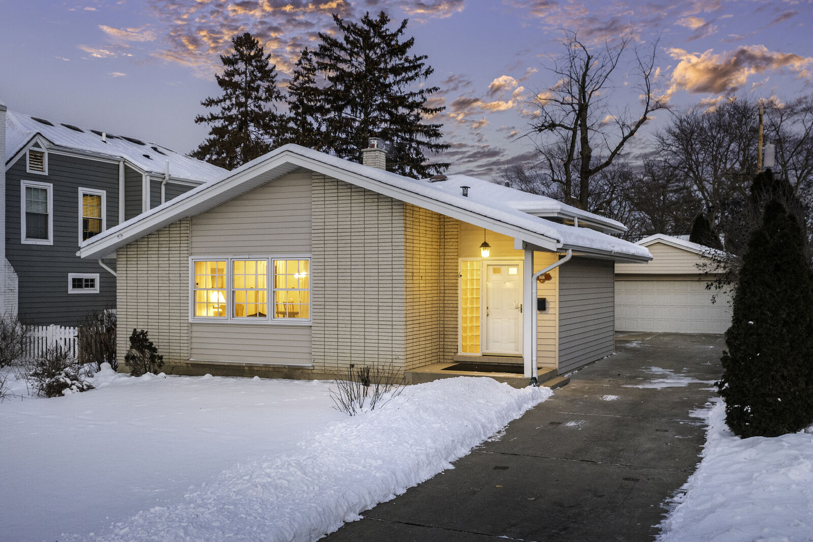 Property Photo:  846 N Eagle Street  IL 60563 