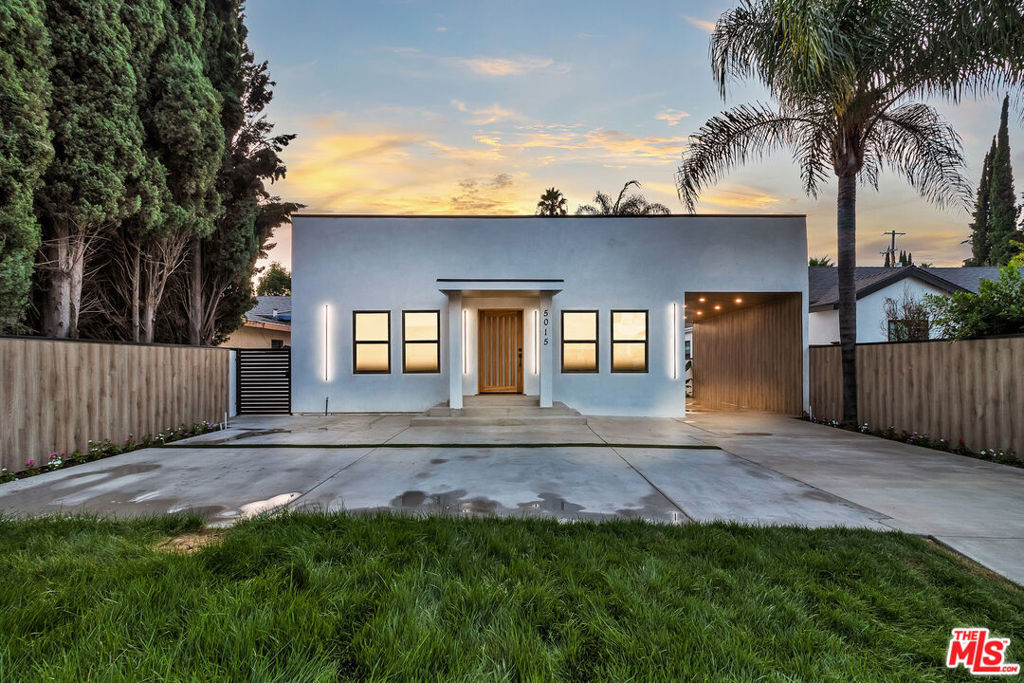 Property Photo:  5015 Noble Avenue  CA 91403 