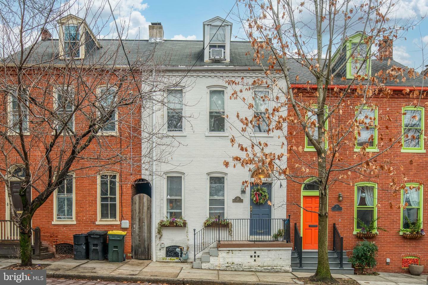 Property Photo:  33 N Mulberry Street  PA 17603 
