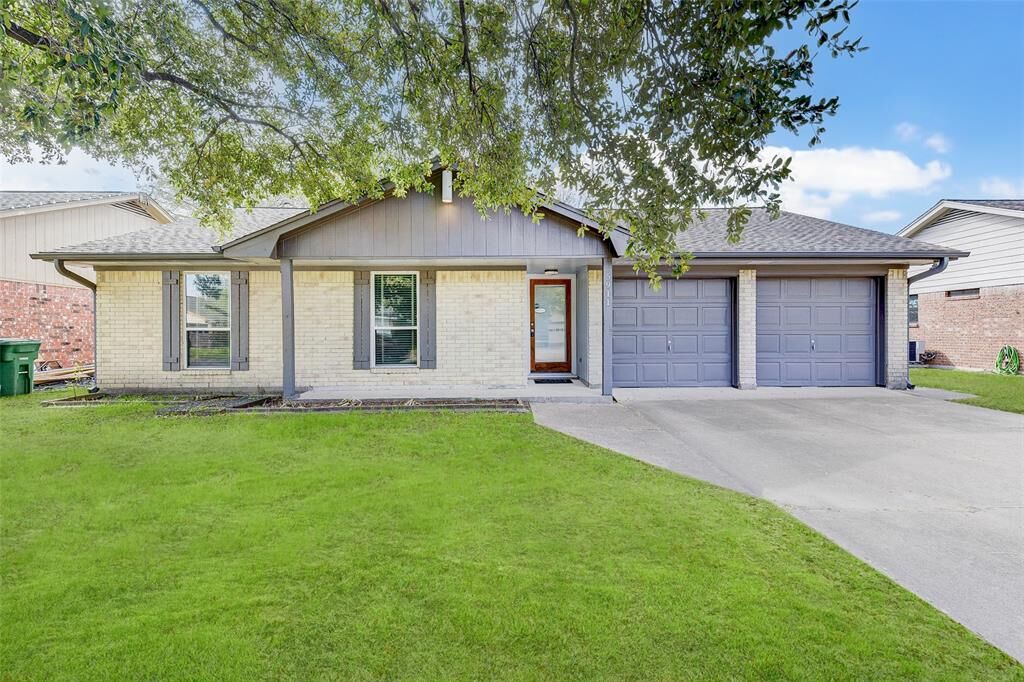 Property Photo: 5911 Chrystell Lane TX 77092