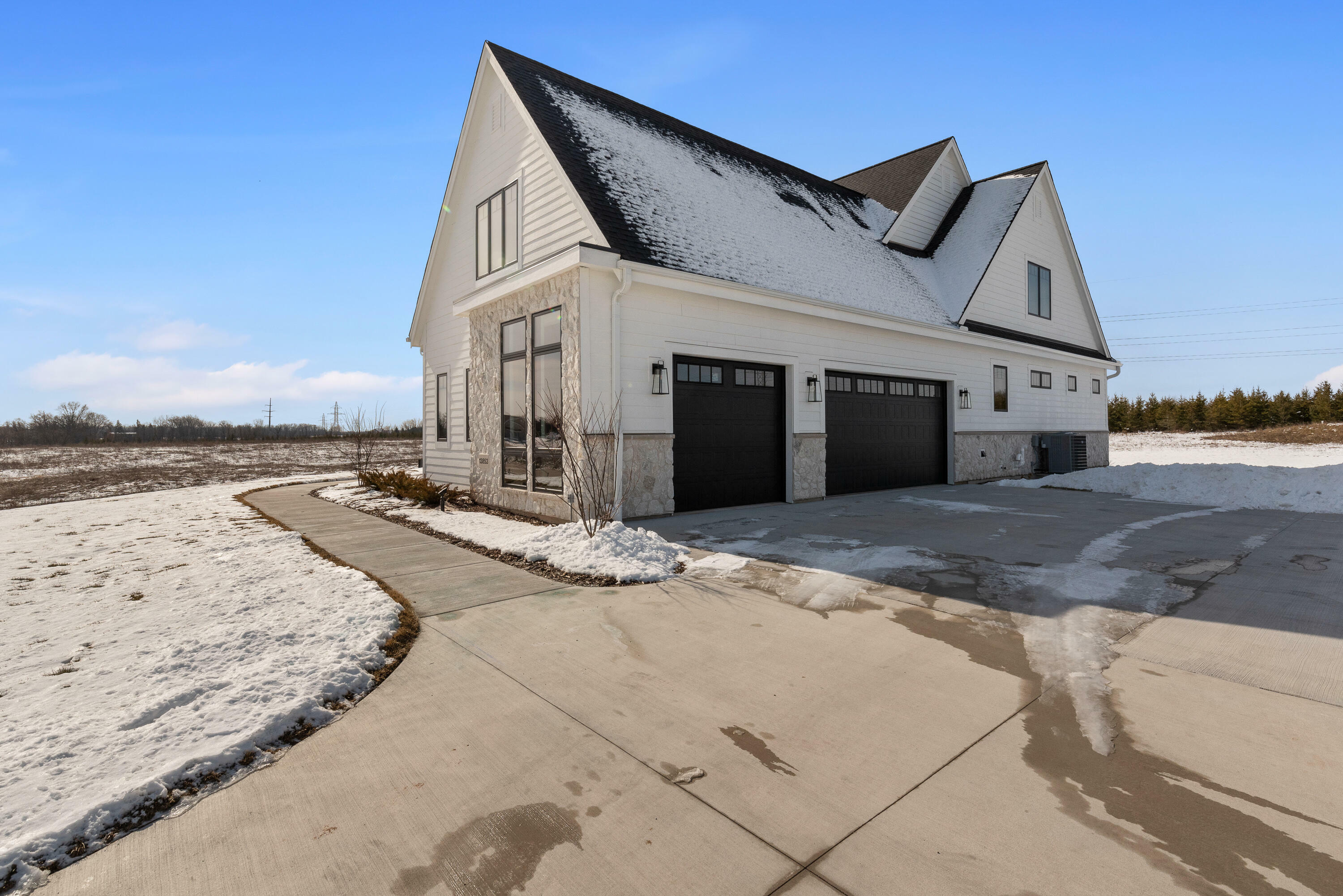 Property Photo:  13853 N Pine View Ct  WI 53097 