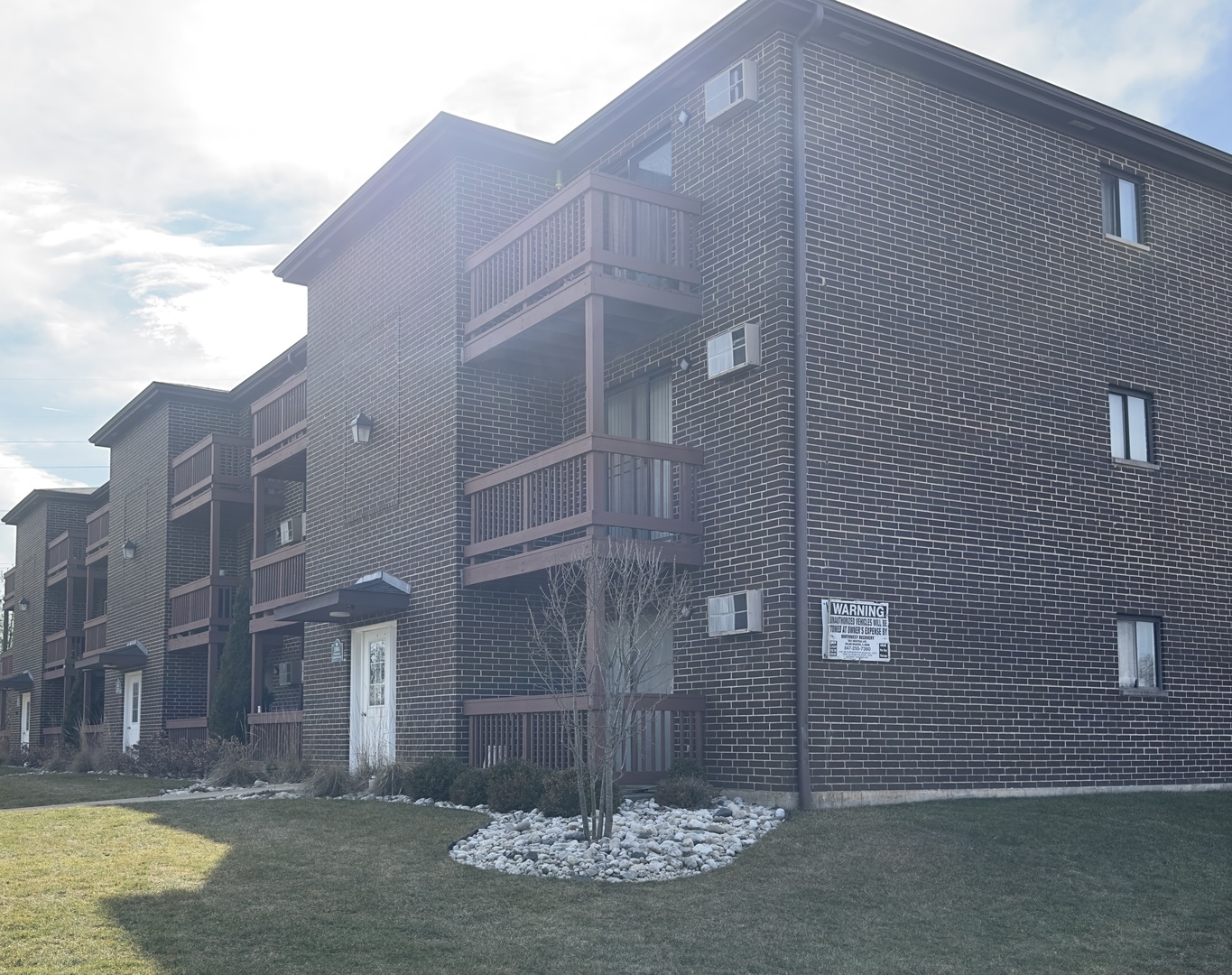 Property Photo: 1002 Spruce Street 2B IL 60139