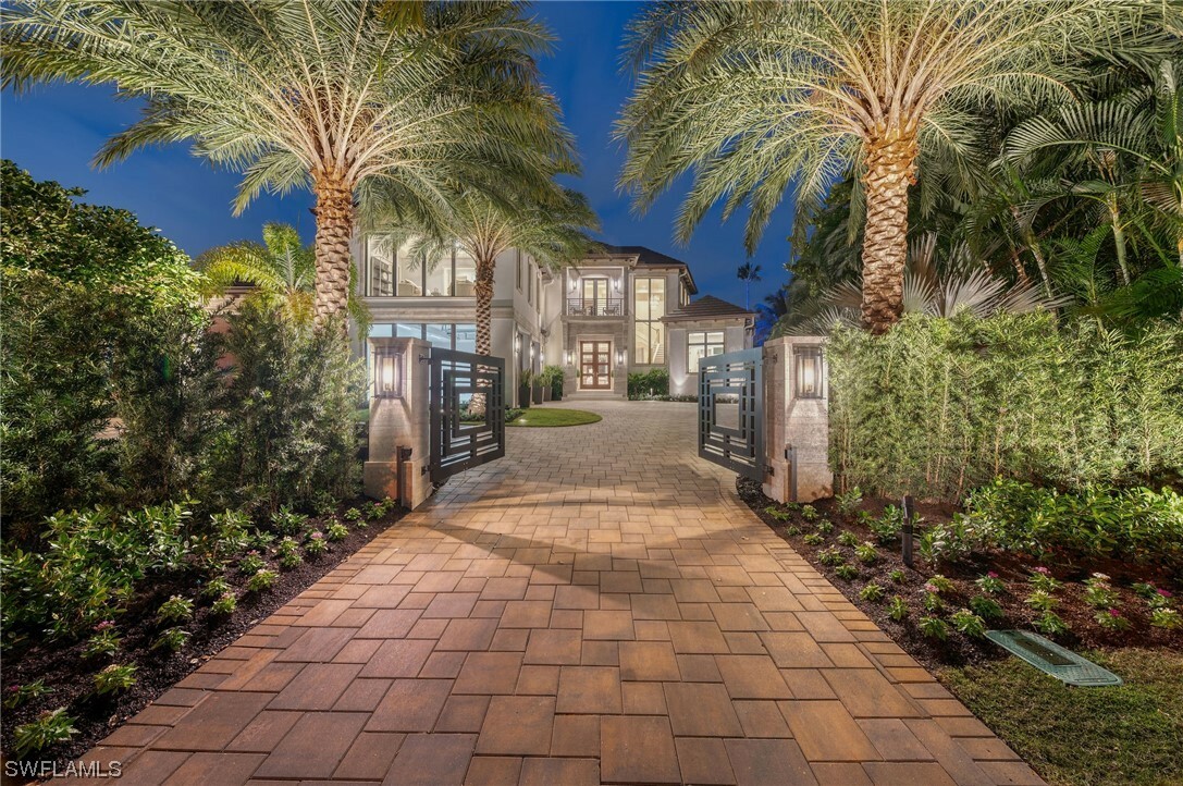 Property Photo:  1365 Spyglass Lane  FL 34102 