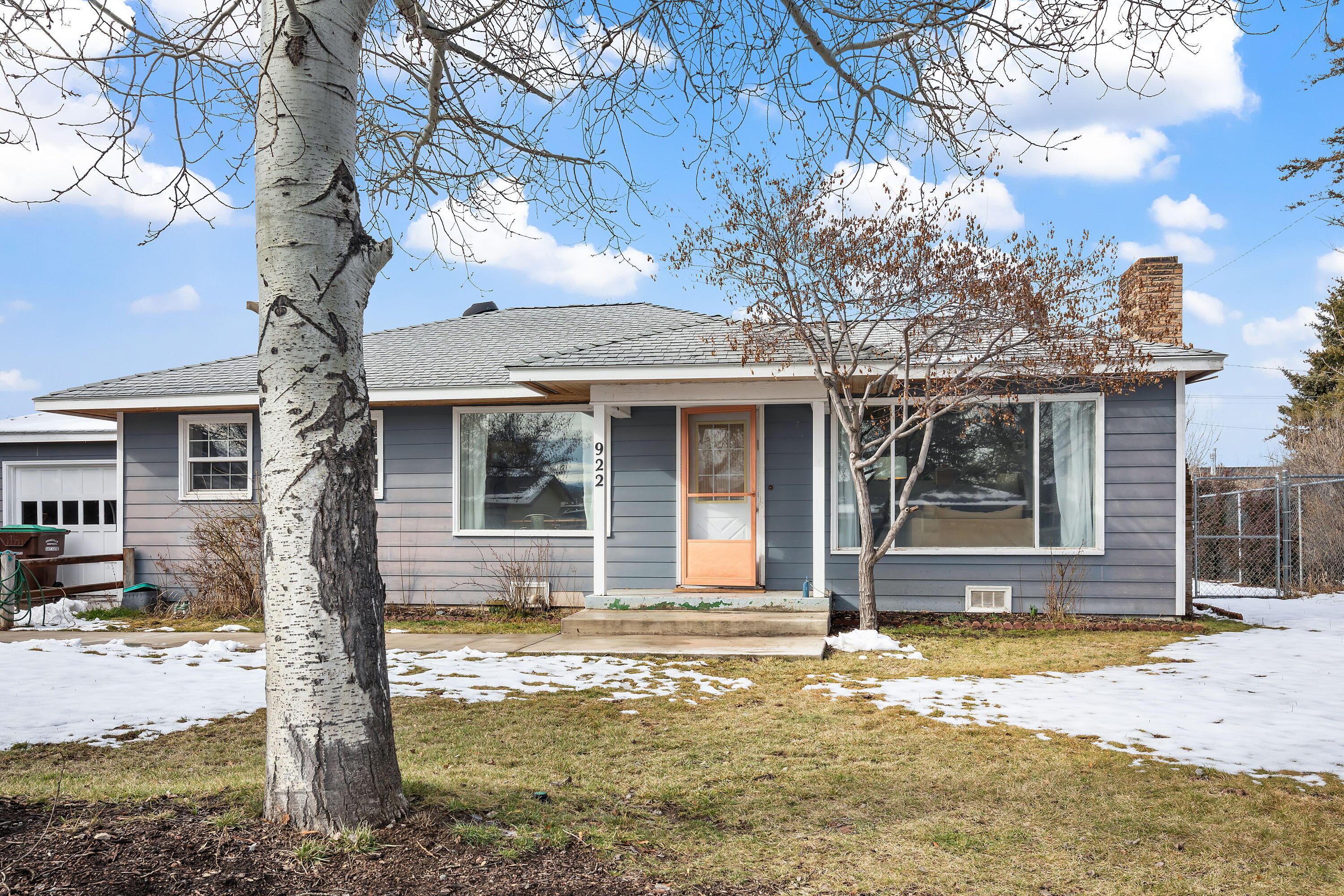 Property Photo:  922 NE Crest Drive  OR 97754 