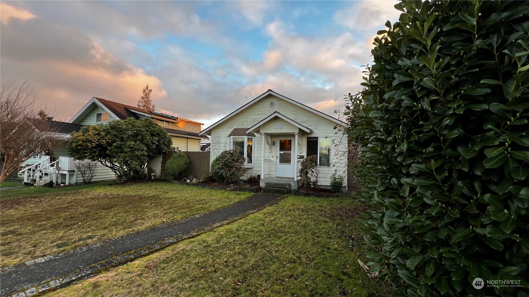 Property Photo:  2806 Leonard Drive  WA 98201 