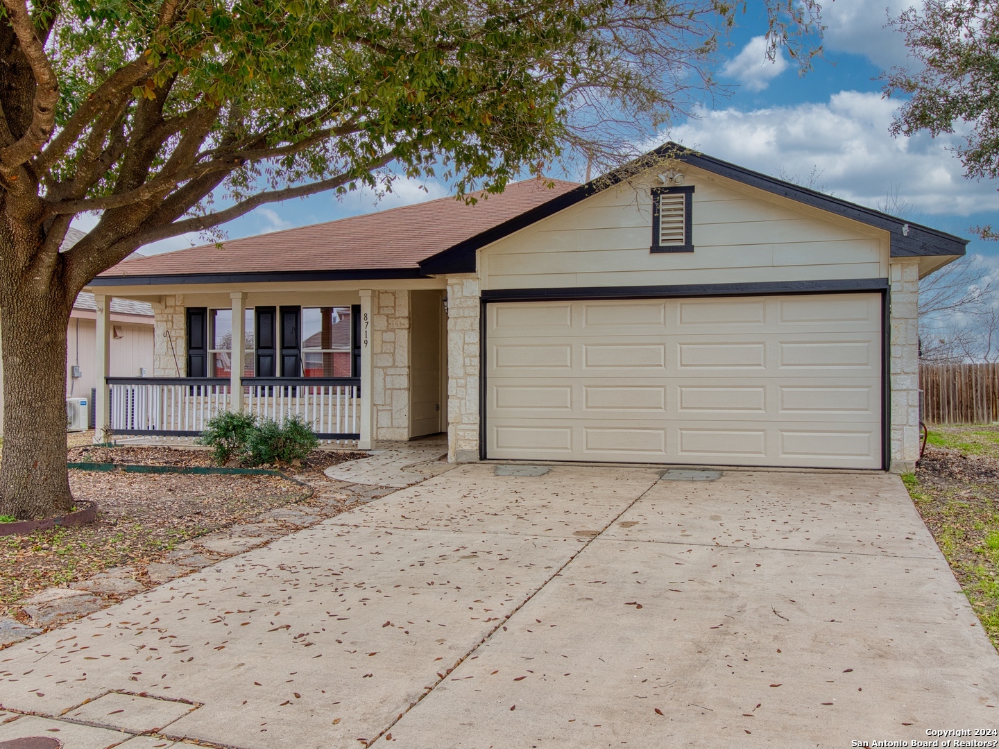 Property Photo:  8719 Trumpet Cir  TX 78109 