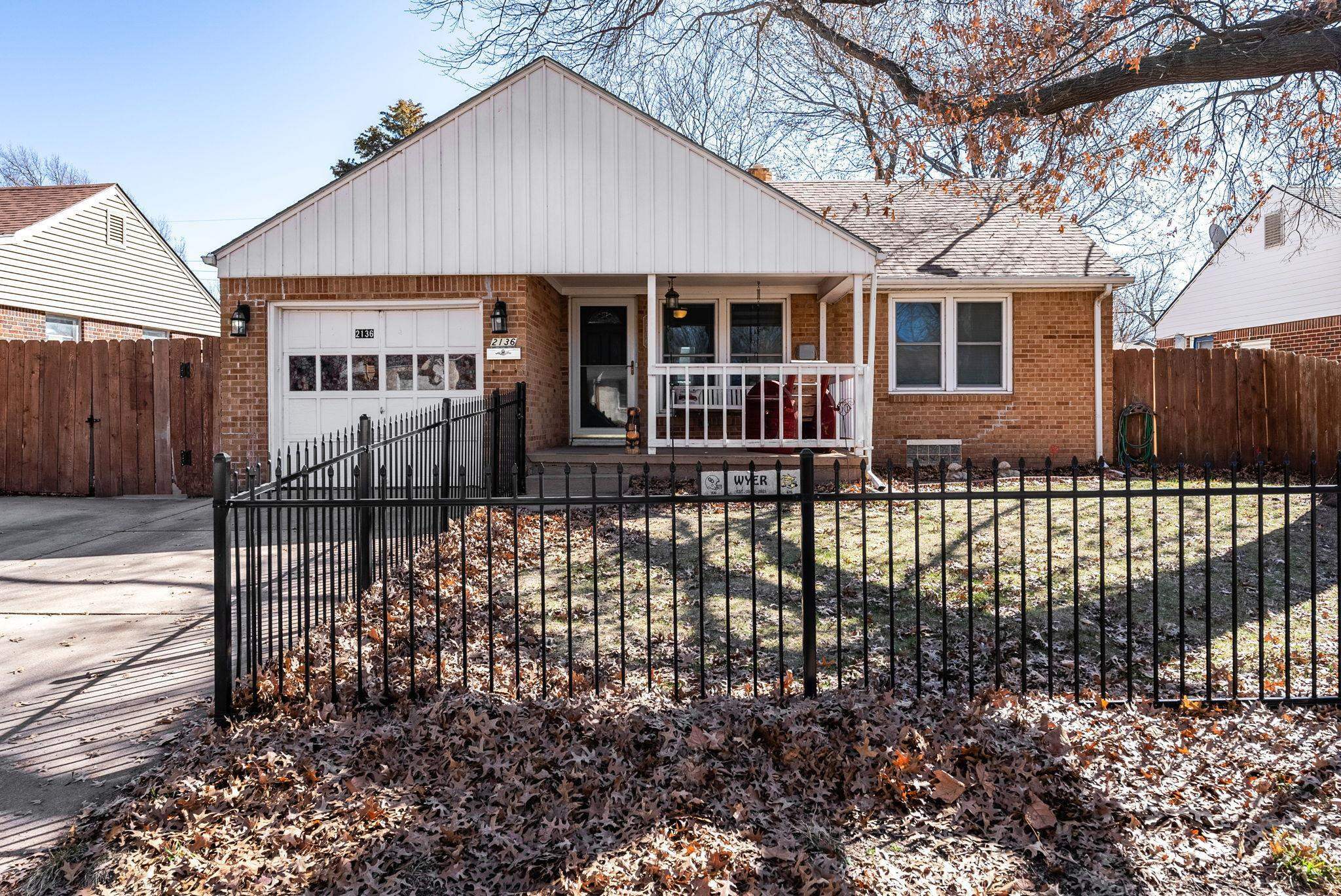 Property Photo:  2136 S Parkwood Ln  KS 67218 