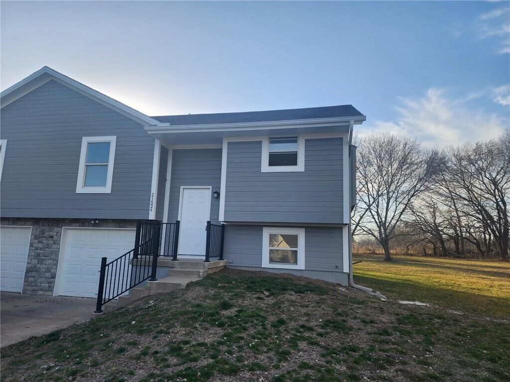Property Photo:  21524 S Soryl Avenue  MO 64078 