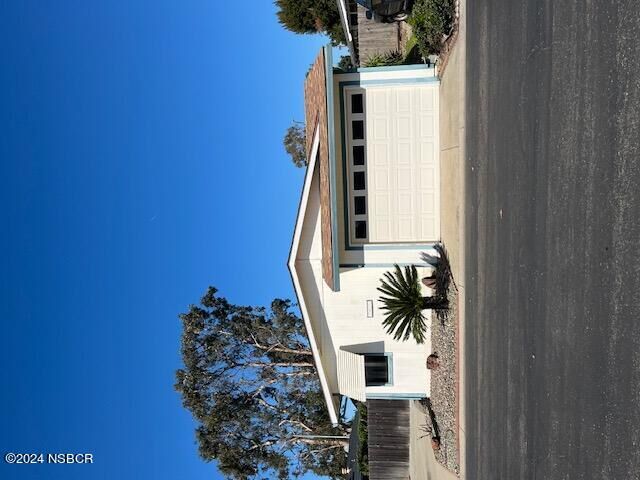 Property Photo:  1413 Via Asueto  CA 93454
