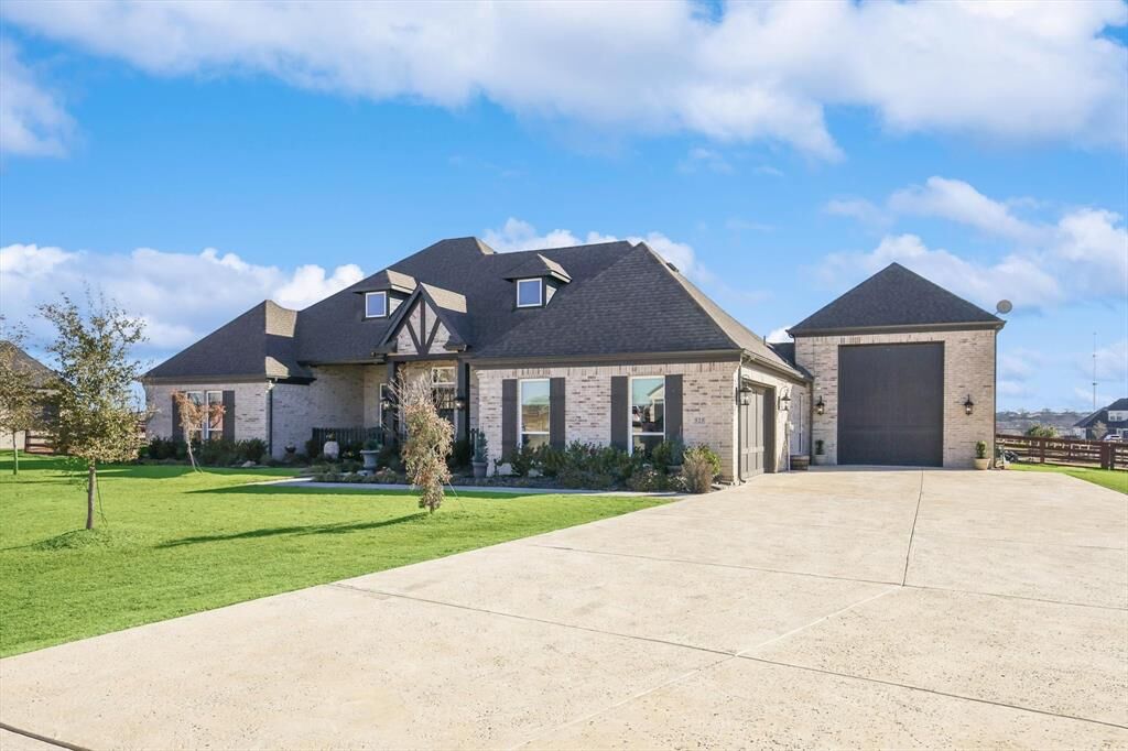 Property Photo:  525 Westcreek Lane  TX 76226 
