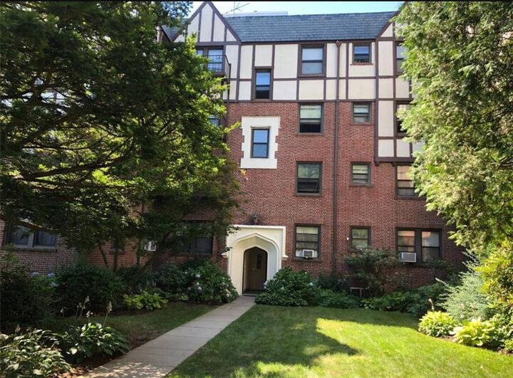 9 Greenridge Avenue E7  White Plains NY 10605 photo