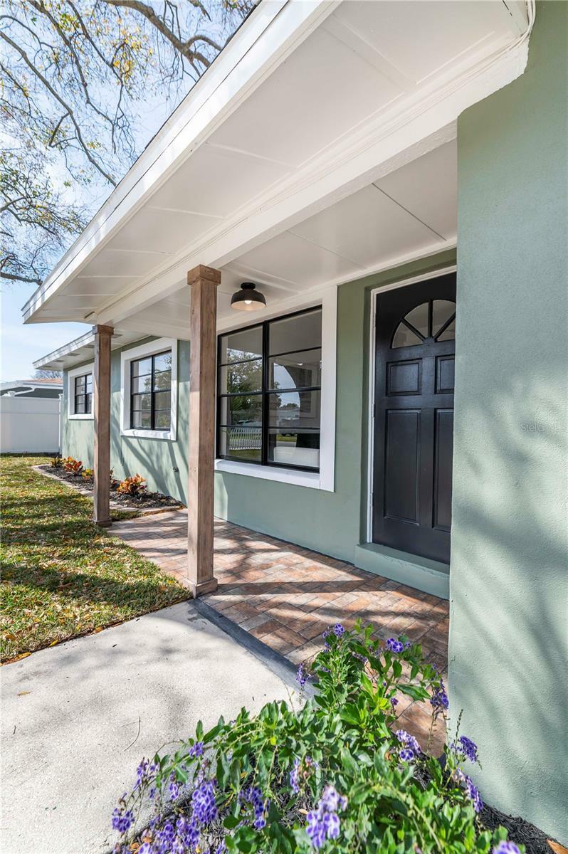 Property Photo:  4421 W Fairview Heights  FL 33616 