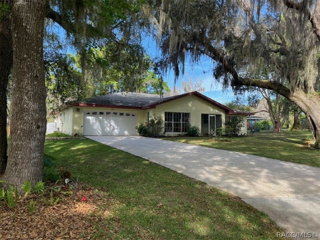 Property Photo:  2908 S Circle Drive  FL 34450 