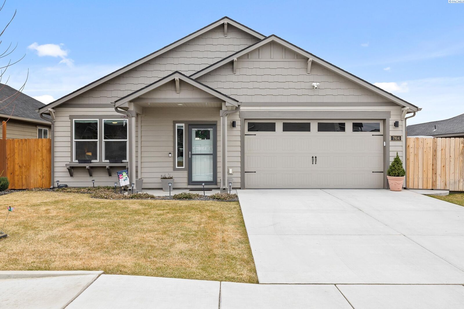 Property Photo: 7814 Massey Dr WA 99301