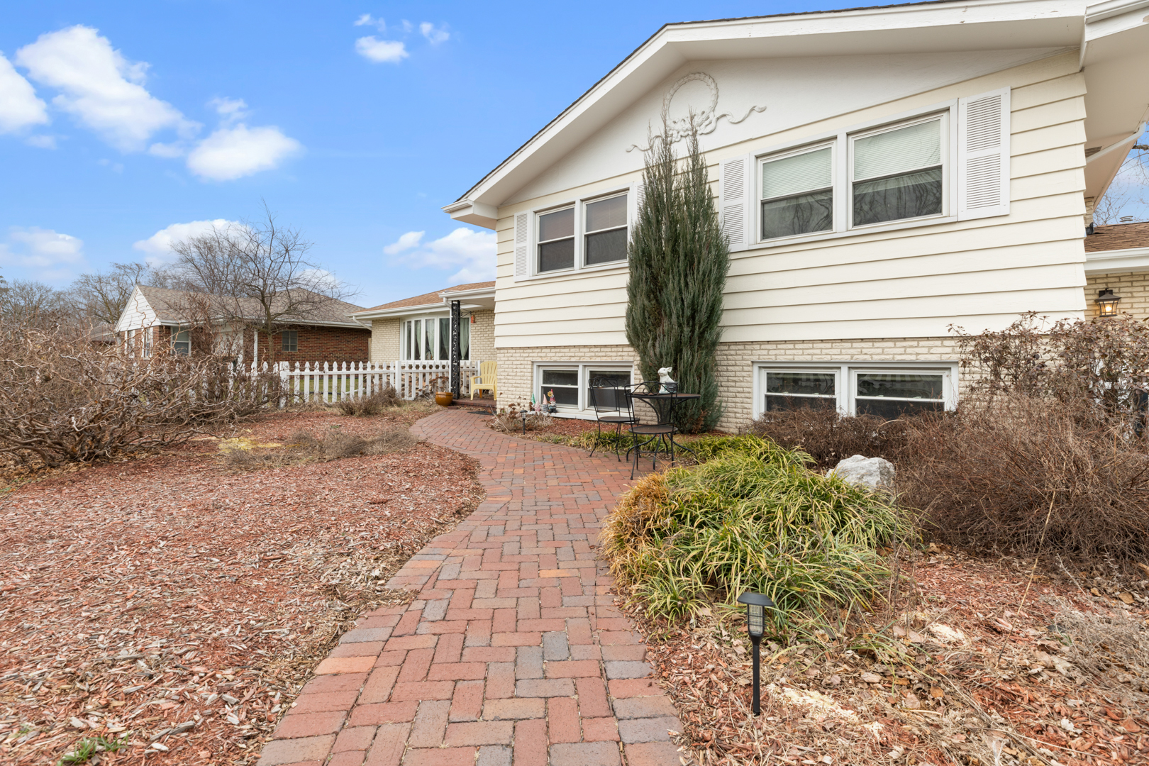 Property Photo:  6402 Willow Springs Road  IL 60525 