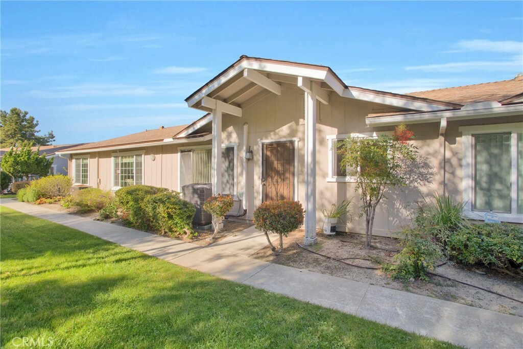 Property Photo:  4345 Dowitcher Way  CA 92057 