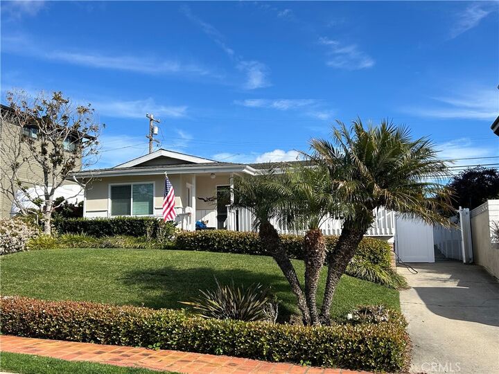 Property Photo:  119 W Avenida Gaviota  CA 92672 