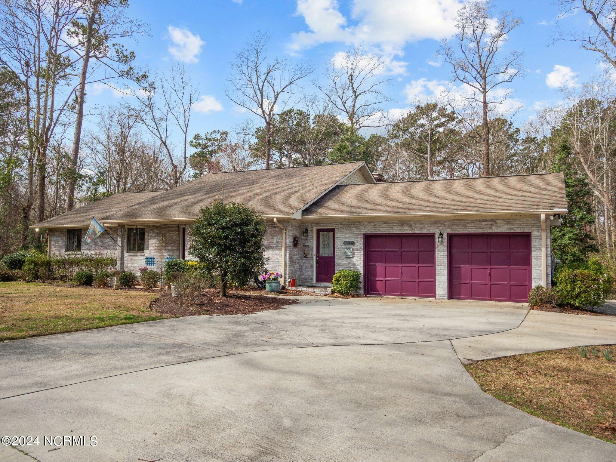 Property Photo:  206 Ravenswood Road  NC 28443 