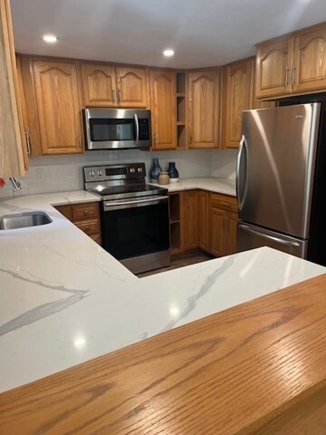 Property Photo:  6 Ridge Ave 1  MA 01760 