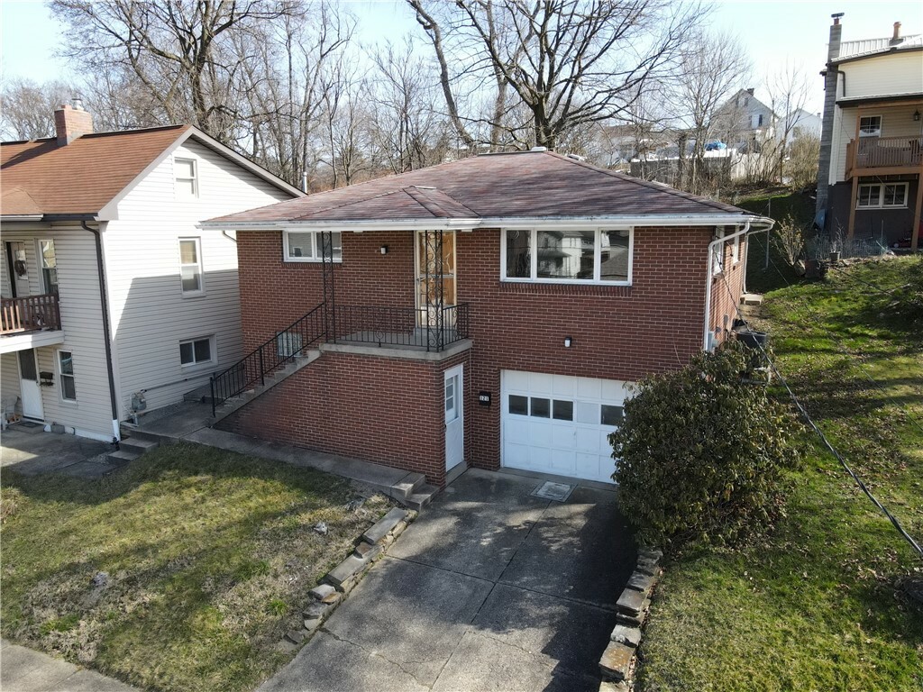 Property Photo:  121 N Lincoln Ave  PA 15601 