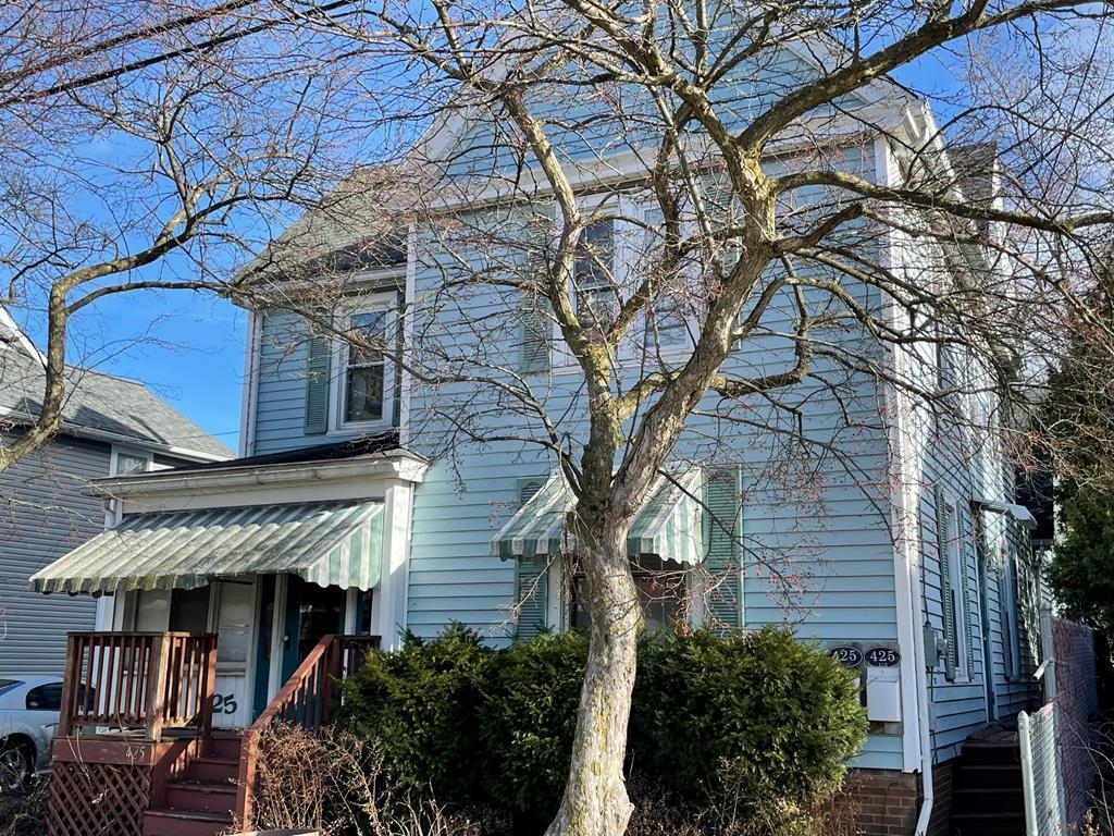 Property Photo: 425 Arthur St OH 44805