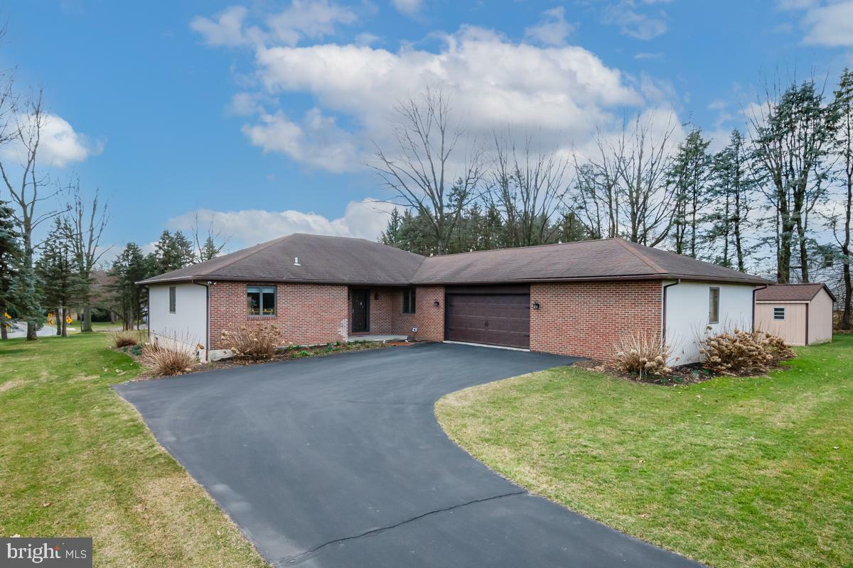 Property Photo:  10 Wooltown Road  PA 19565 