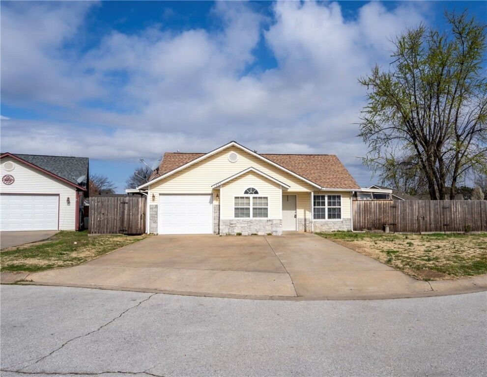Property Photo:  1204 Brentwood Lane  AR 72761 