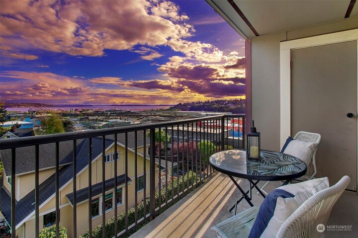 2253 Gilman Drive W 508  Seattle WA 98119 photo