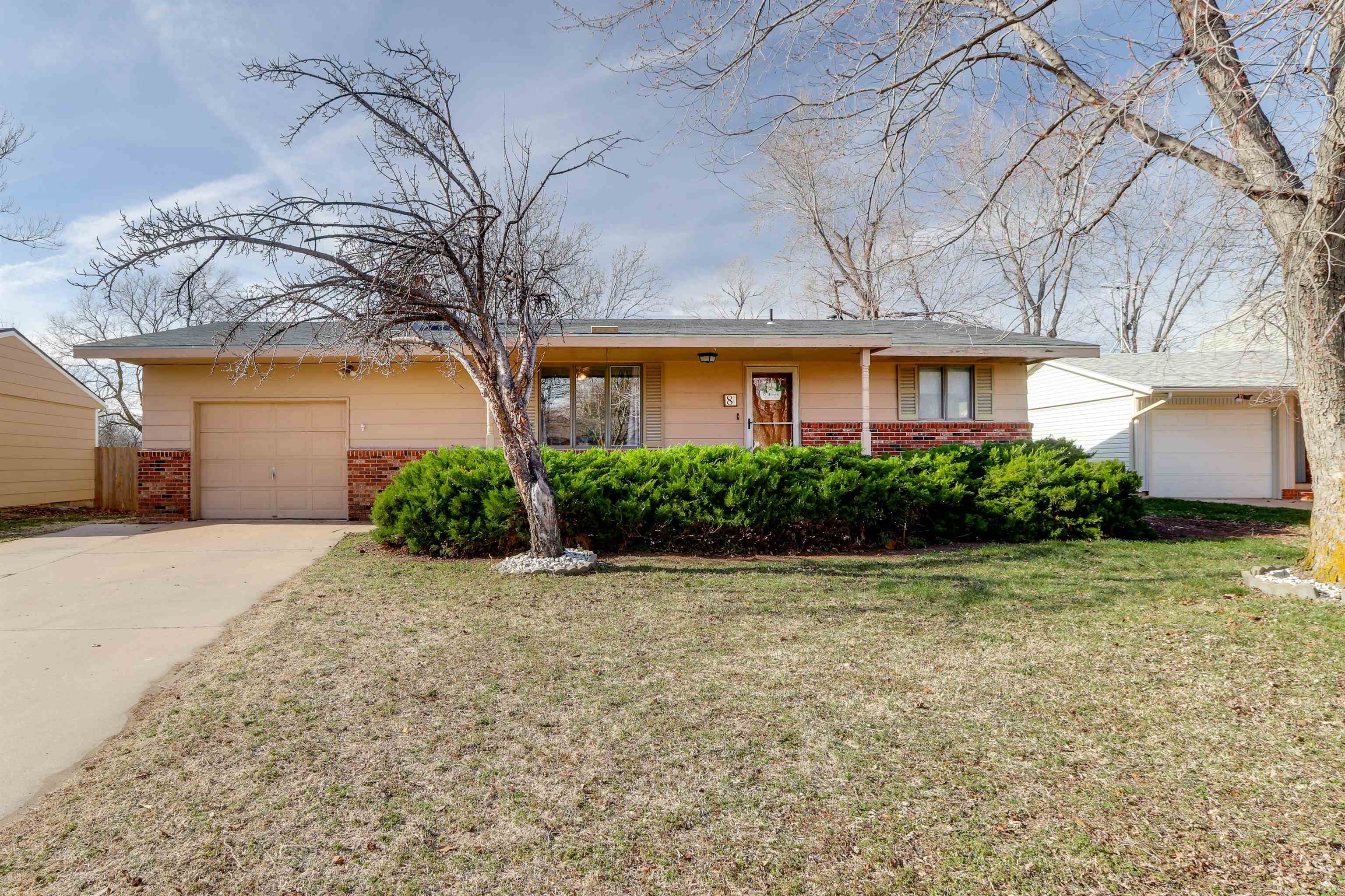 Property Photo:  8 SE 4th Ct  KS 67114 