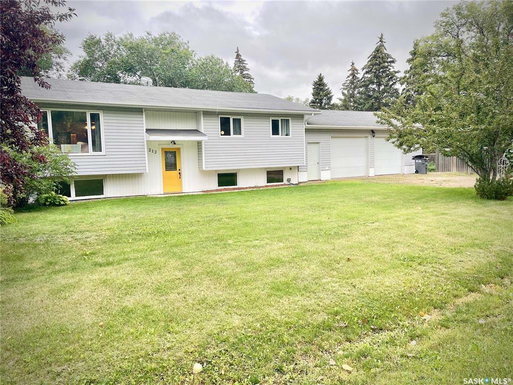 Property Photo:  212 4th Avenue E  SK S0G 3R0 