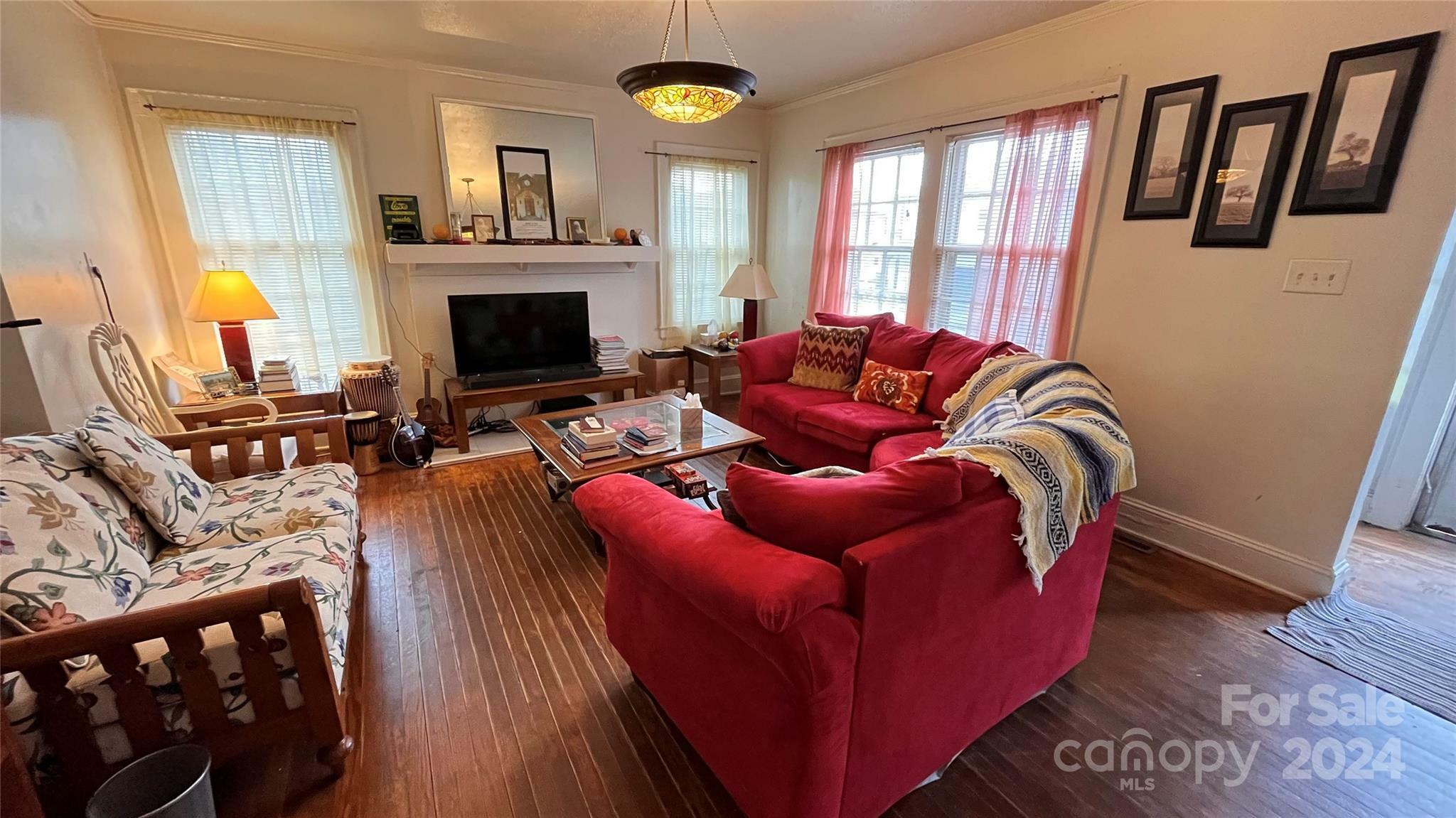 Property Photo:  712 Tennyson Drive  NC 28208 