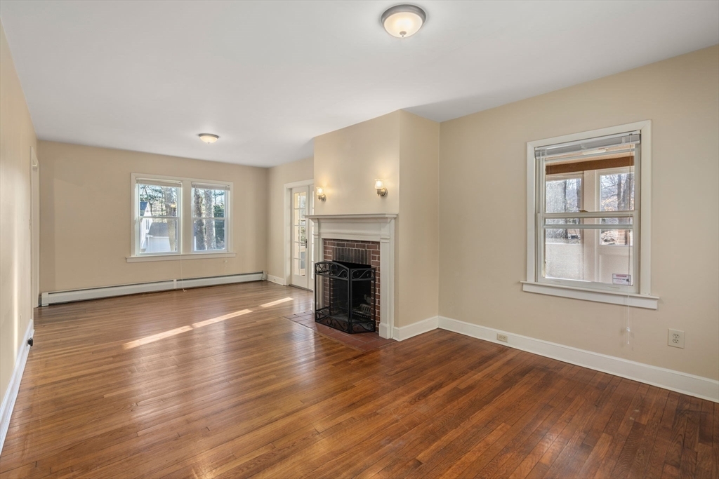 Property Photo:  560 Salisbury St  MA 01609 