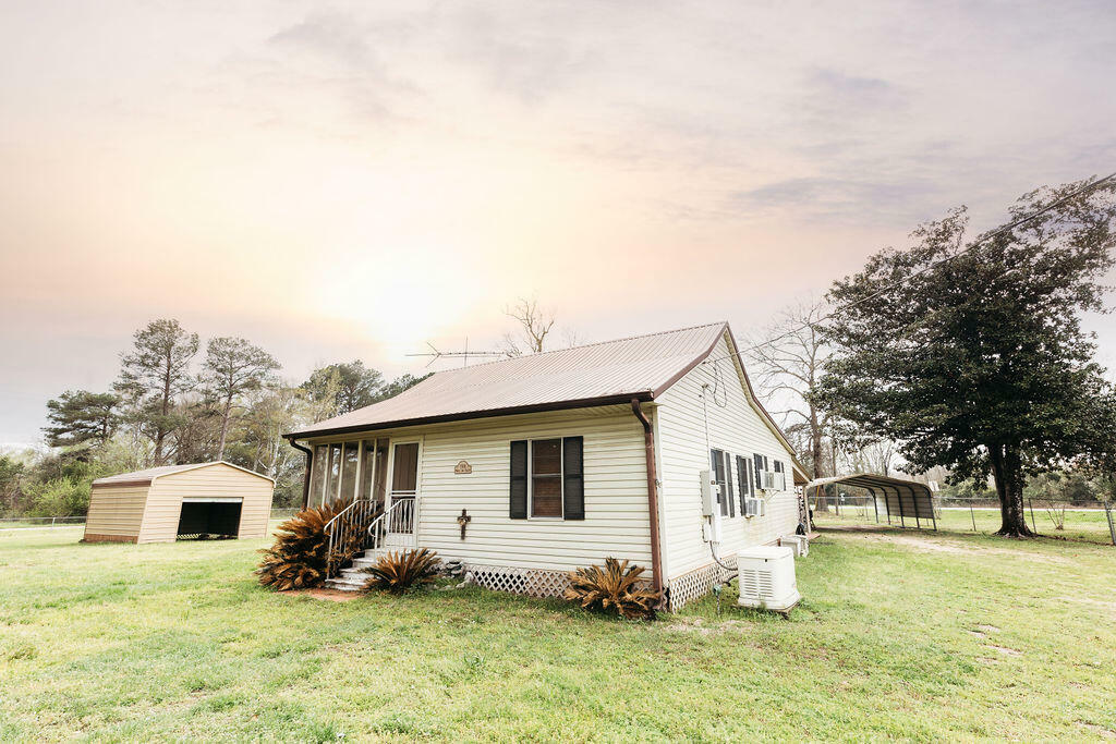 Property Photo:  1986 N 3rd St  LA 70653 