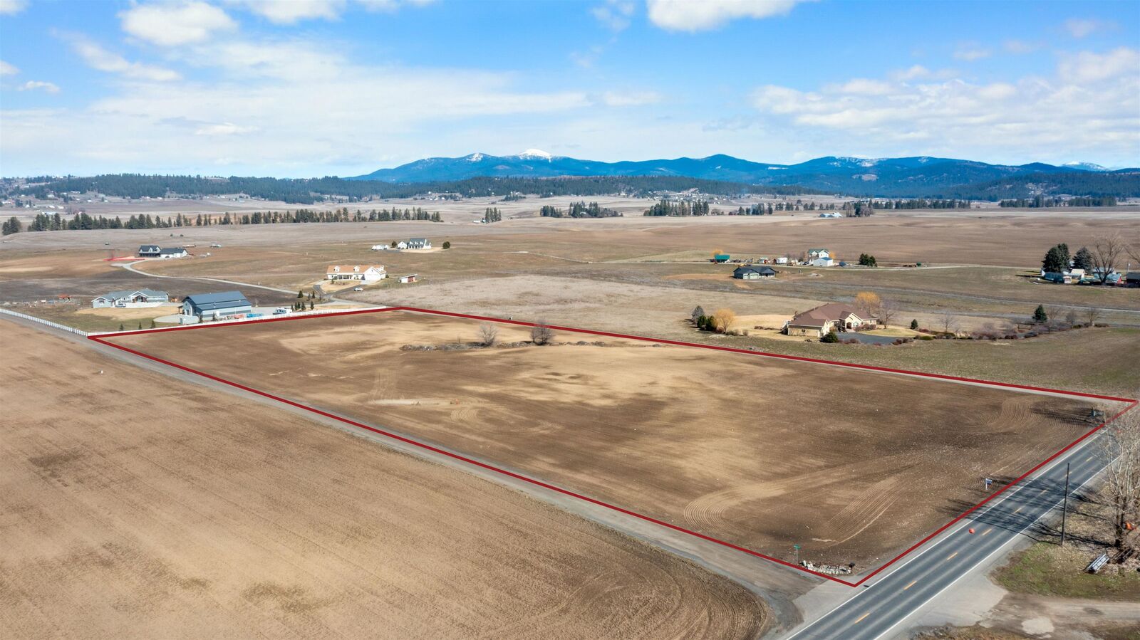 Property Photo:  5917 E Peone Rd  WA 99021