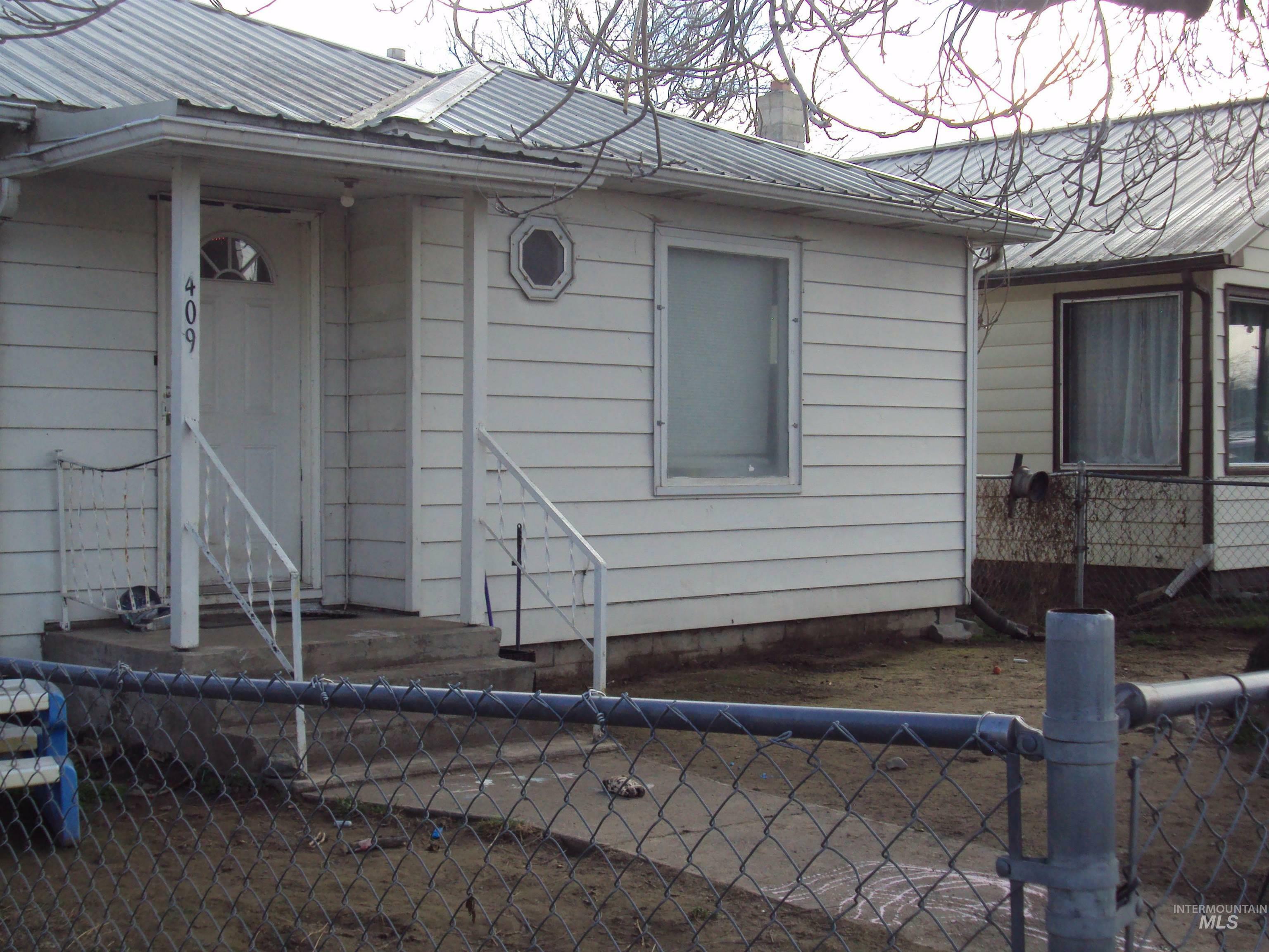 Property Photo: 409, 411, 413 &Amp 9th Street WA 99403