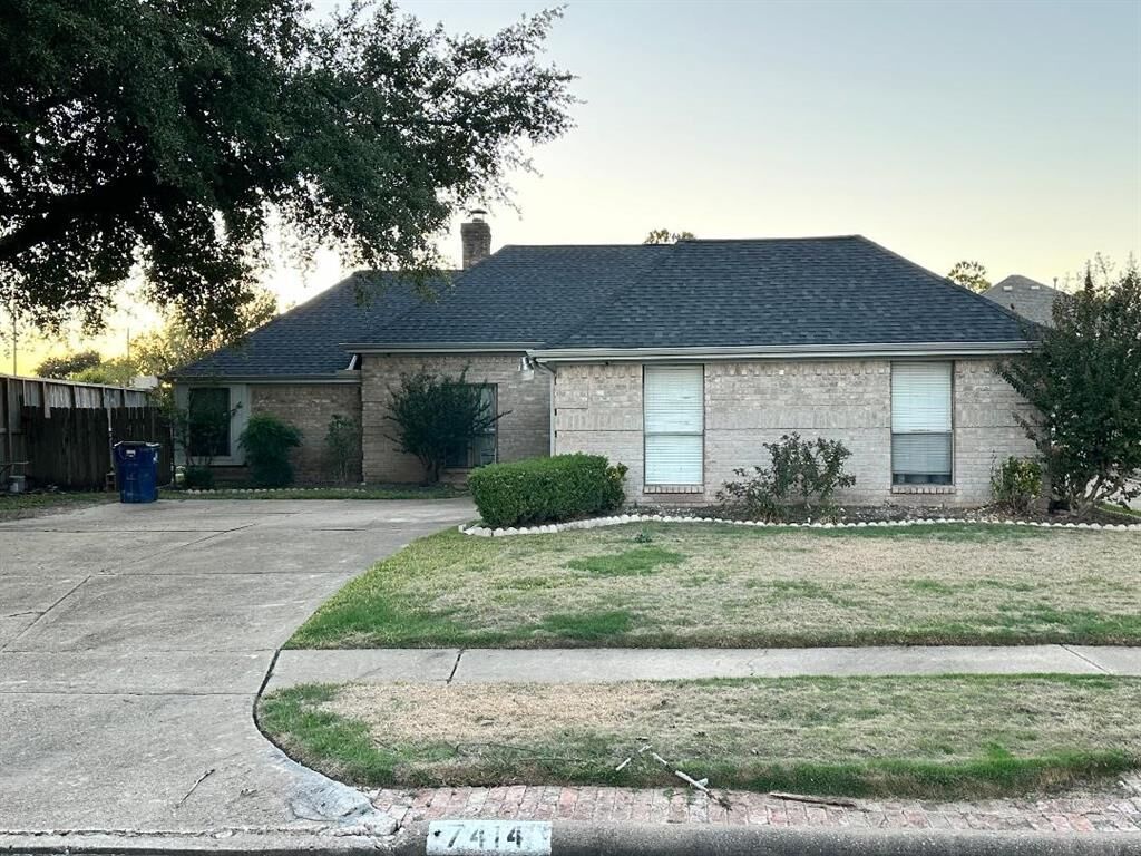Property Photo: 7414 Rancho Mission Drive TX 77083