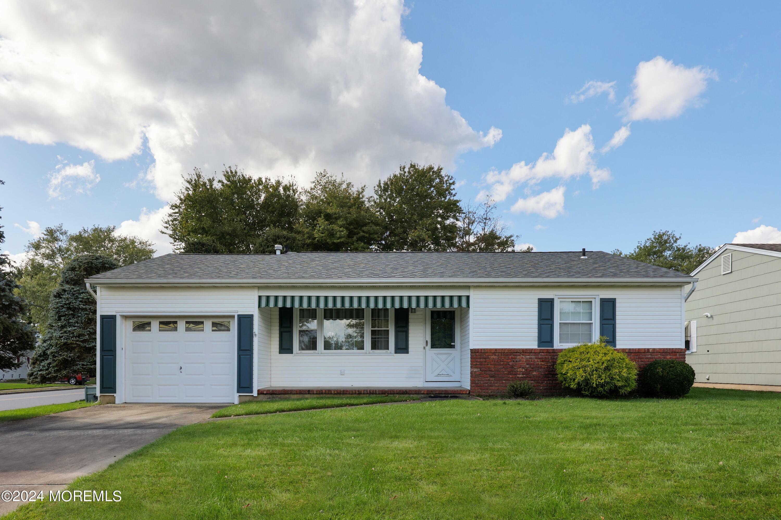 Property Photo:  20 Ely Court  NJ 08757 