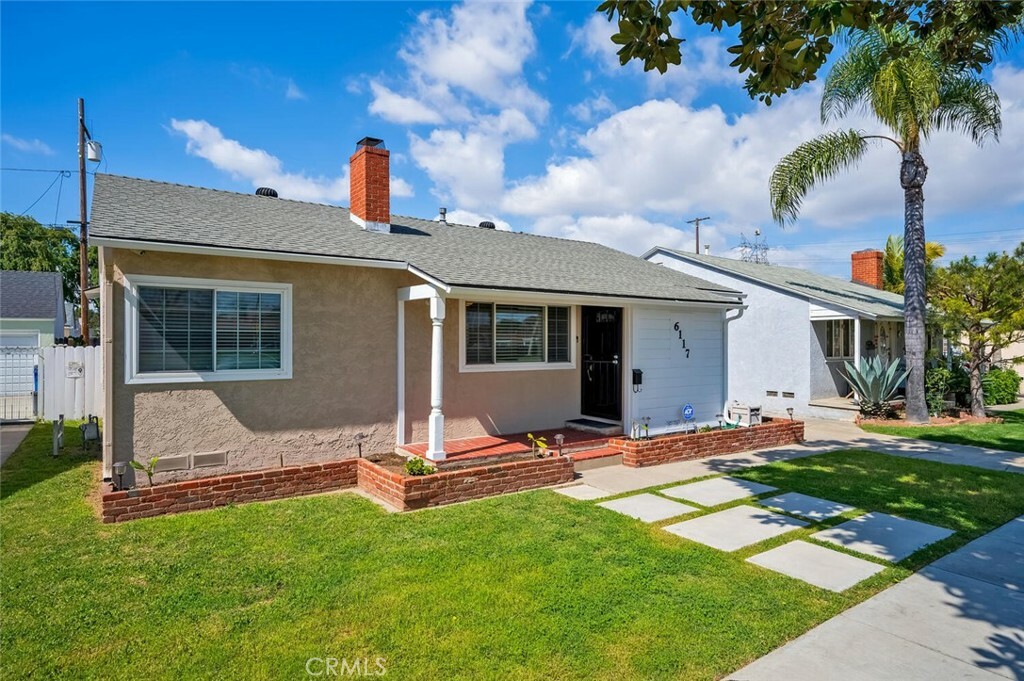 Property Photo:  6117 Lakewood Boulevard  CA 90712 