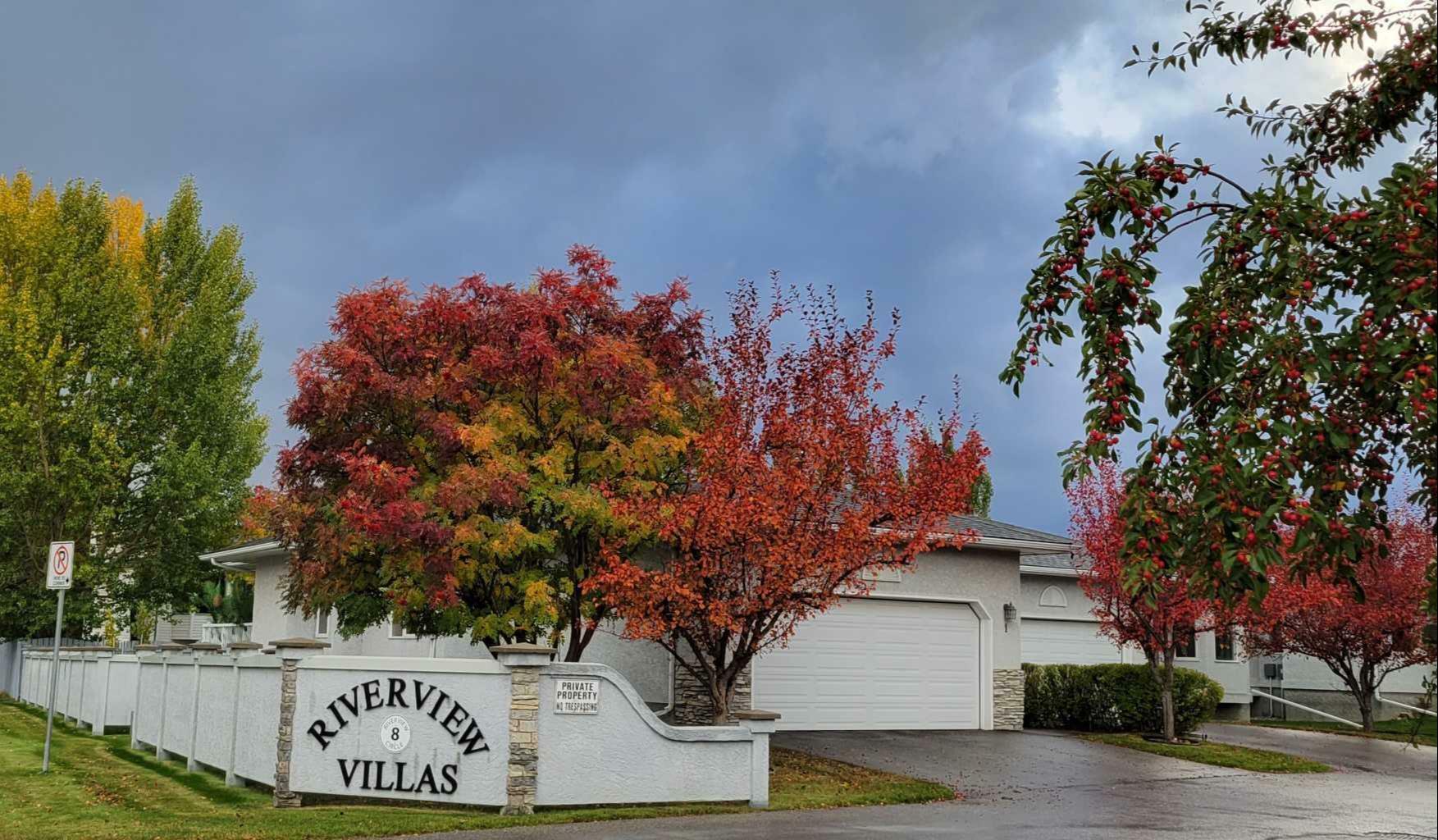 Property Photo: 1, 8 Riverview Circle 1 AB T4C 1X1