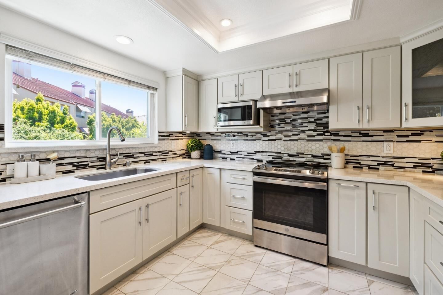 Property Photo: 102 Cityhomes Lane CA 94404